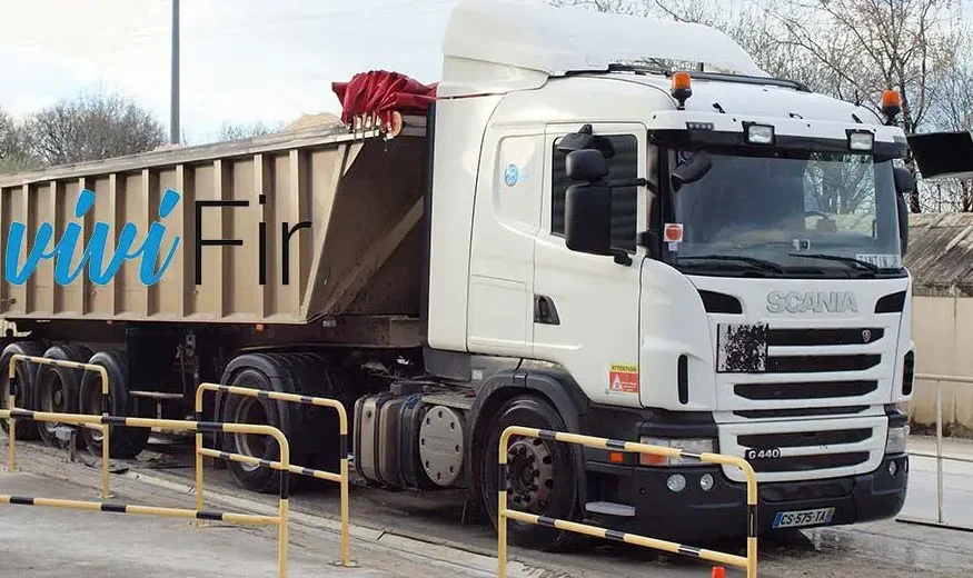 Immagine di un camion rifiuti - cos'è il Vivifir per il Formulario Rifiuti